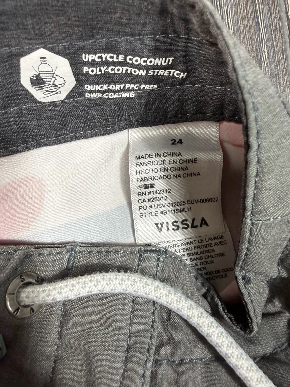 VISSLA Men’s Red Blue Gray Abstract Graphic Board Shorts size 24